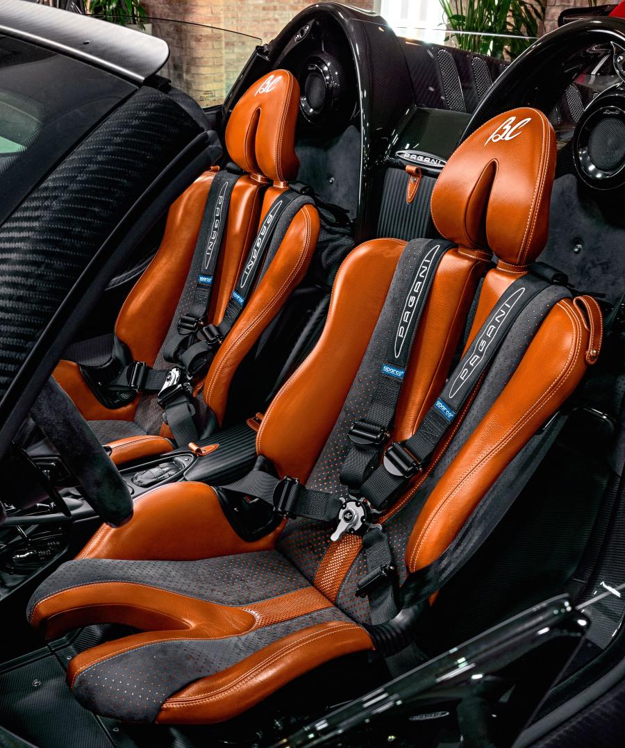 Интерьер Pagani Huayra Roadster BC 2019 года  (фото 24 из 43)
